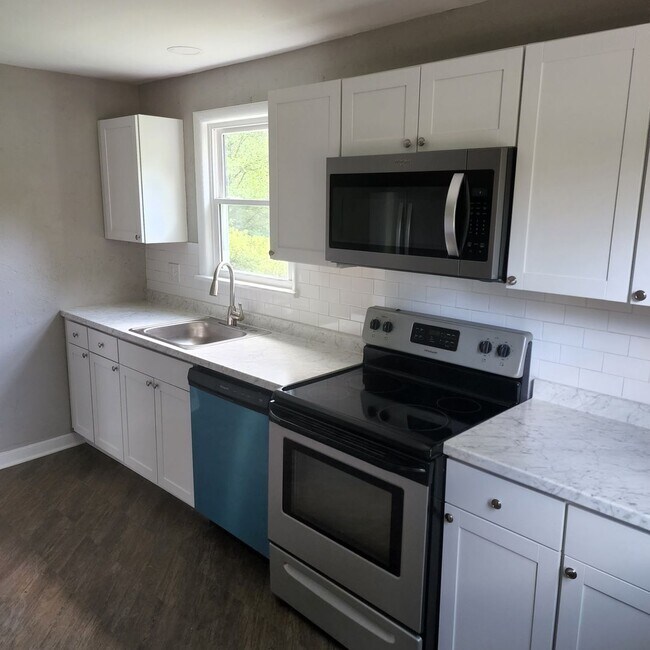 3 Bedrooms 2.5 bath Home South Eastern Sc... Rental House Rental in