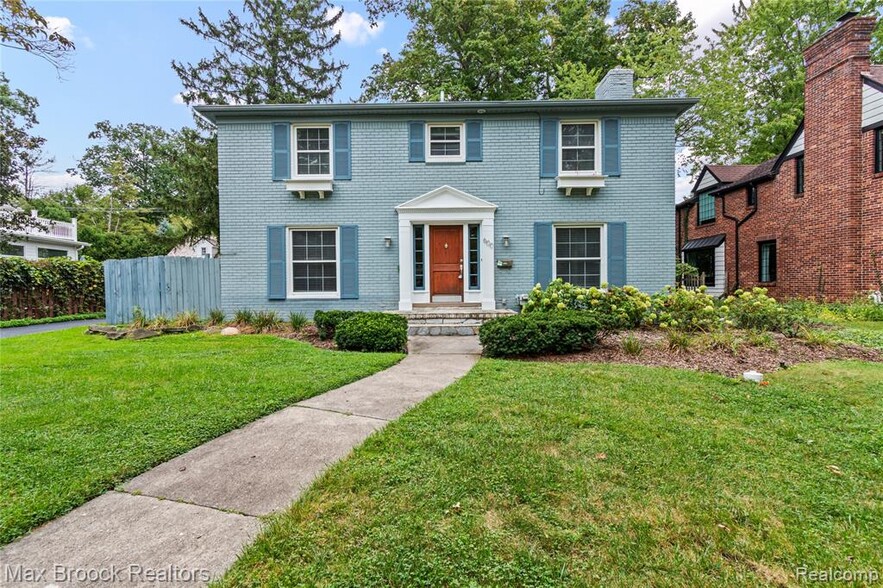 600 Westwood Dr