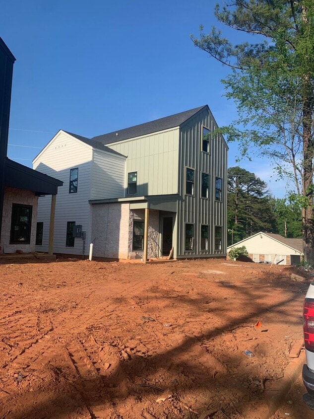 Awesome New Construction 5BR House Close t... - Awesome New Construction 5BR House Close t...