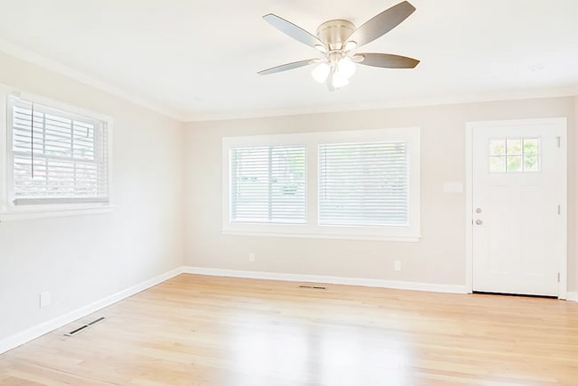 Photo - 511 Uzzle St