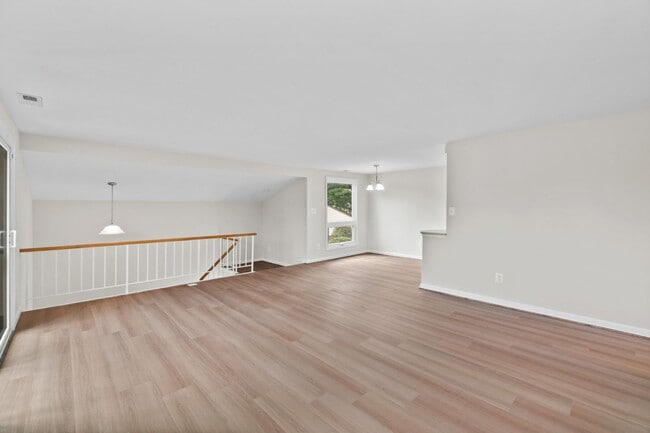Photo - Condo in Woodside Square. 3Br / 1Ba Renovated. Garage.
