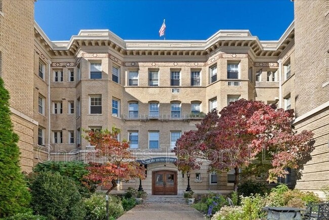 Building Photo - 3220 17th St NW Unit NW Apt. 106