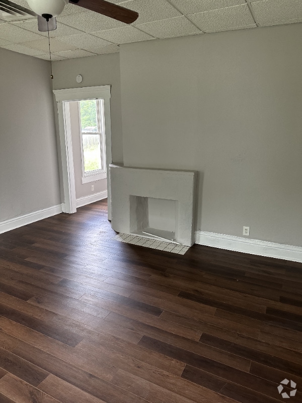 Building Photo - 3022 Bank St Rental