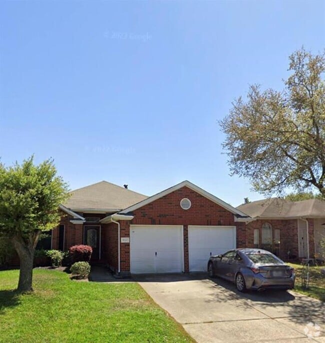 Building Photo - 10443 N Shadowdale Dr Rental