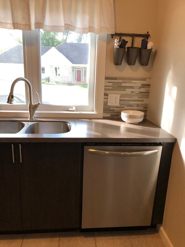 Photo - 1607 Plymouth Ave