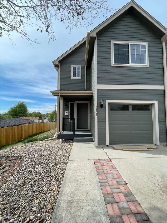 Building Photo - "Charming 3-Bed Duplex with Granite Touch & Finished Basement in Lakewood!"
