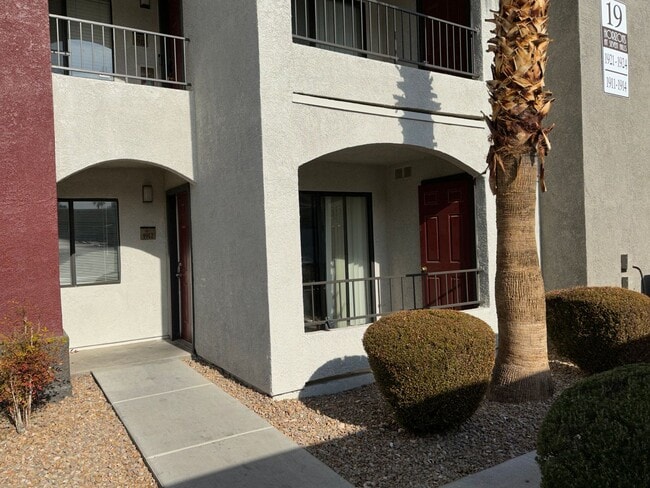 Photo - 2 bed 2 bath downstairs condo Gated community in Seven Hills.  Walking distance to St Rose Hospital
