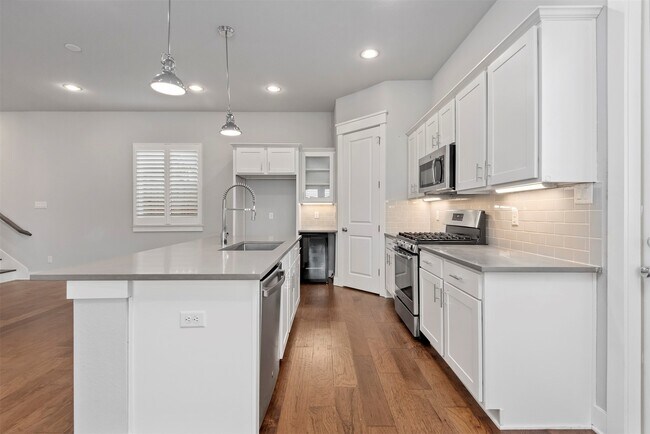 Photo - 909 Oak St