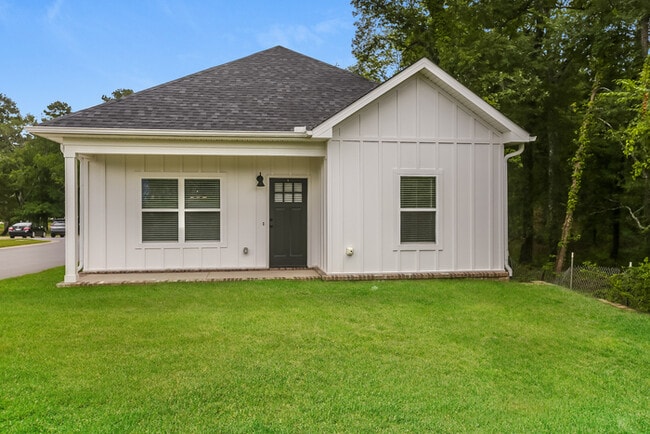 Photo - 16220 Lamarche Dr House