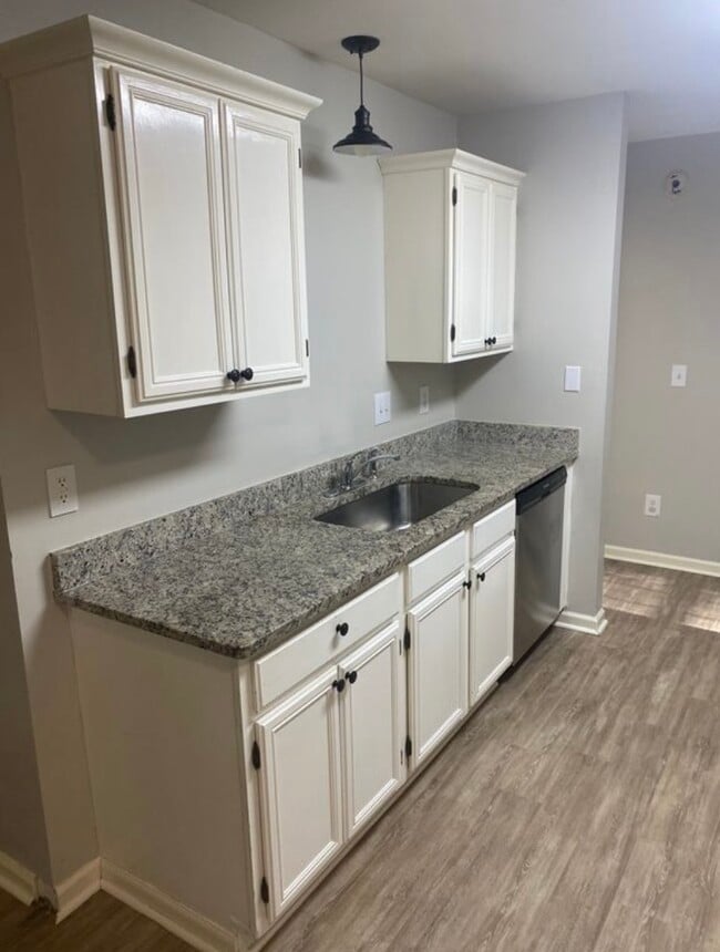 Photo - 108 Winchester Ln