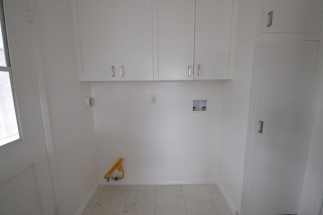 1422 Stanford St Unit 1422 Upper Unit