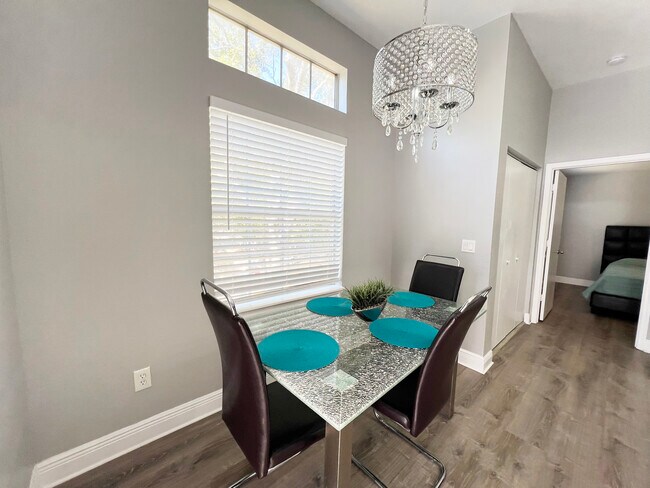 Dining Area - 7240 Westpointe Blvd Unit 1435