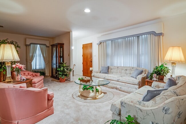 Photo - 5130 Vicki St