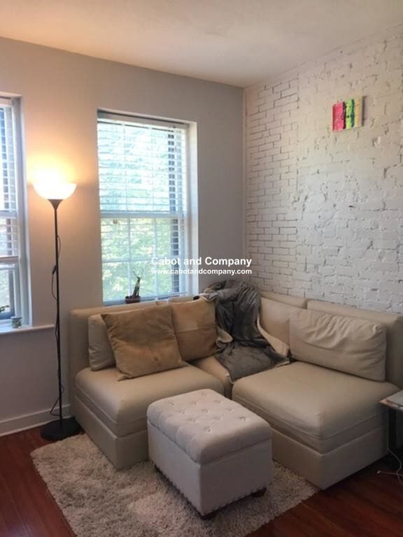 Building Photo - 193 Warren Ave Unit 3