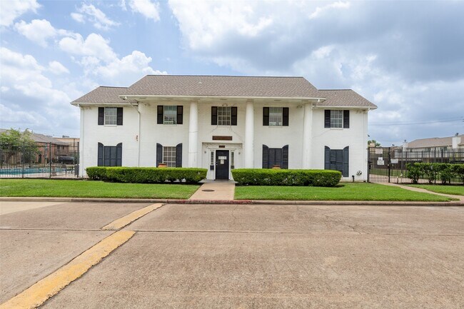 Photo - 14721 Perthshire Rd