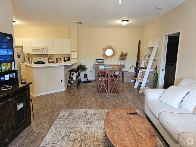 Building Photo - 605 Fairway Dr Unit 307 Rental