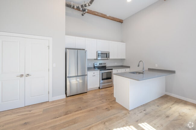 2 BR, 1 BA