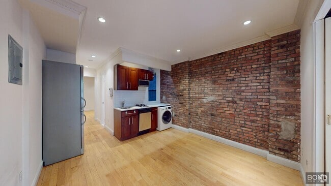 Building Photo - 610 E 9th St Unit 22 Rental