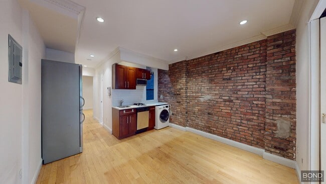 Photo - 610 E 9th St Apartment Unit 22