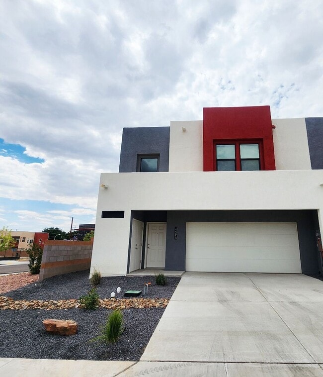 Brand-New Construction Townhome – Never Li... - Brand-New Construction Townhome – Never Li...