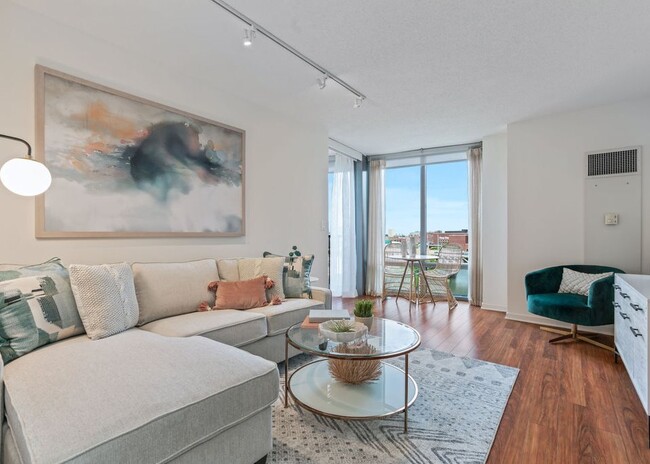 Building Photo - 550 N Kingsbury St Unit 2308