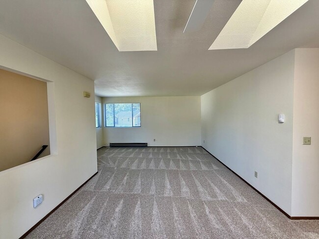 Photo - Charming 1 bed, 1 bath Top Floor Duplex Lynnwood/ $1800mo.