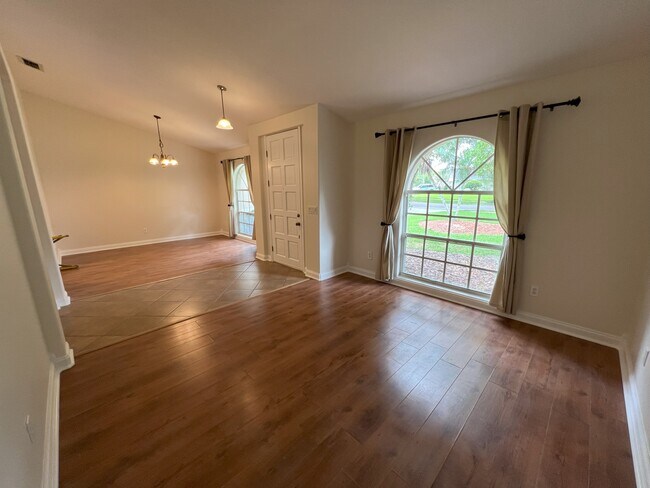 Photo - 345 Silver Pine Dr