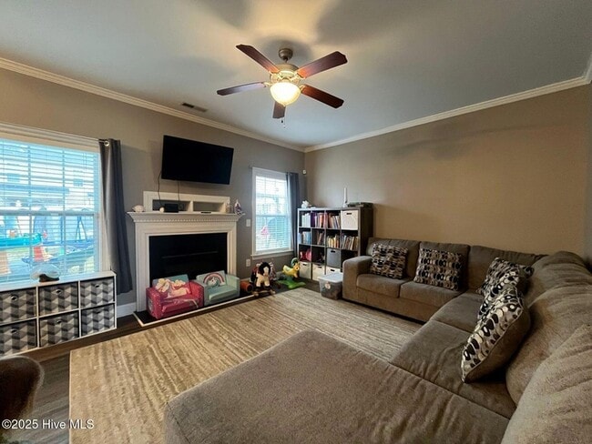 Photo - 582 Century Dr