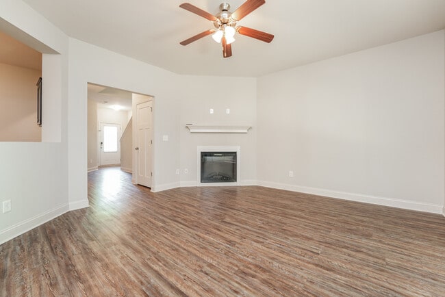 Photo - 905 Justice Dr