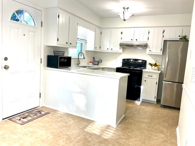 Building Photo - 102 Chevis Dr Rental