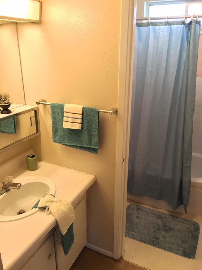 Pelican Pointe Apartments