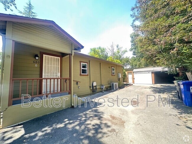 Building Photo - 680 N State St Rental