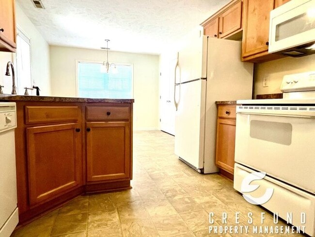 Photo - COZY AND CONVENIENT MINUTES FROM FT. BRAGG!