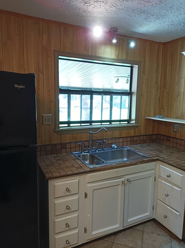 Photo - 471 Logan Ave