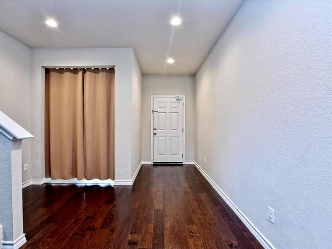 Photo - 128 Flexus Ln
