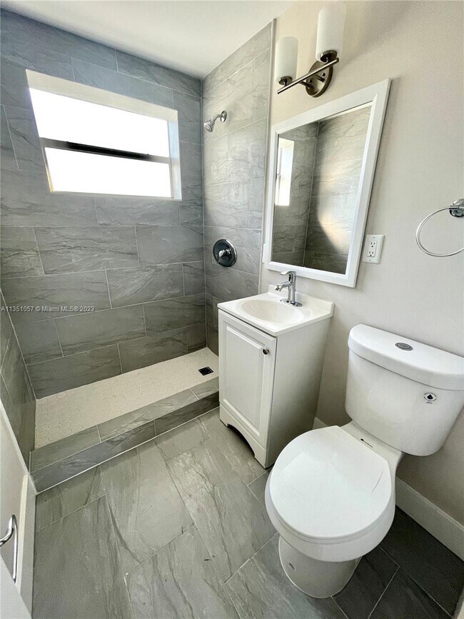 Photo - 2750 NW 4th Ct Unit 2750