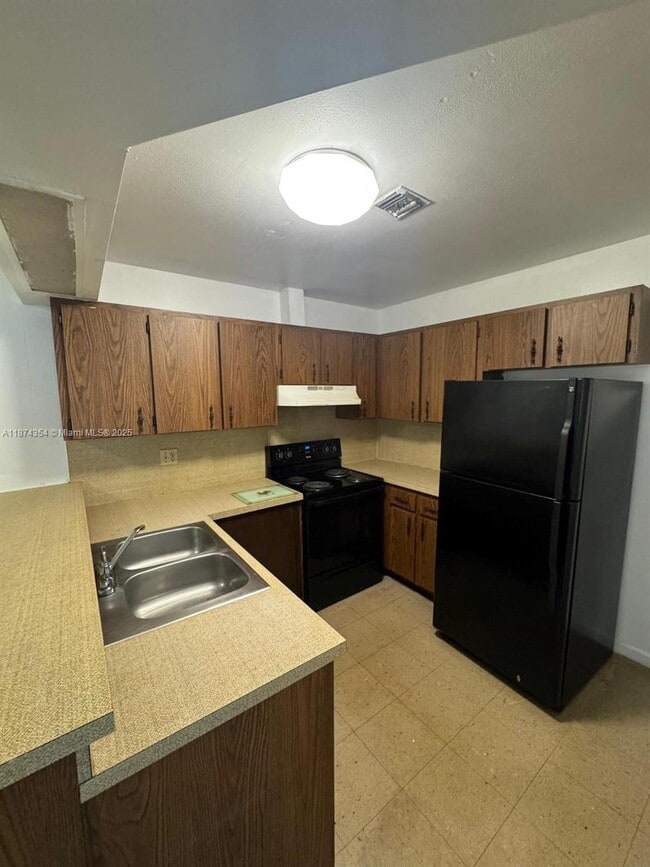 Photo - 170 W 28th St Unit A
