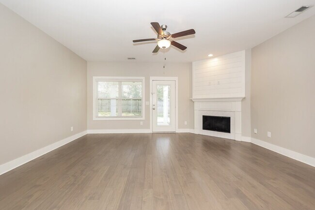 Photo - 4112 Stark St