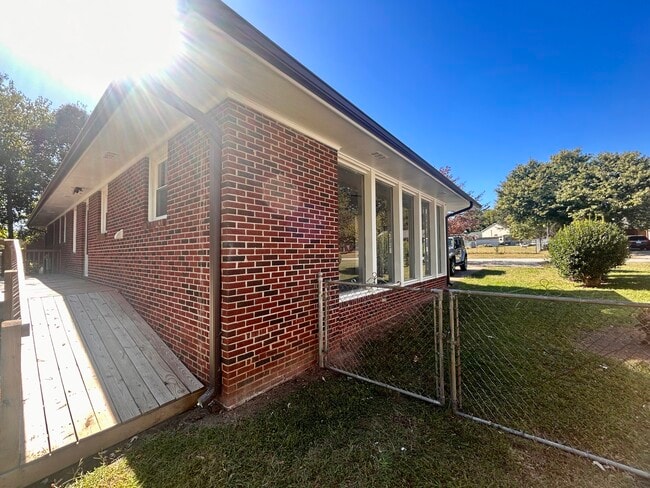 Photo - 553 Glenwood Dr