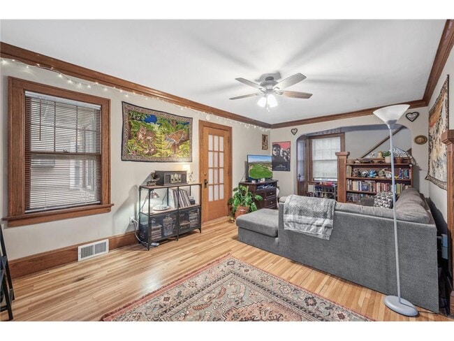 Photo - 811 Snelling Ave N
