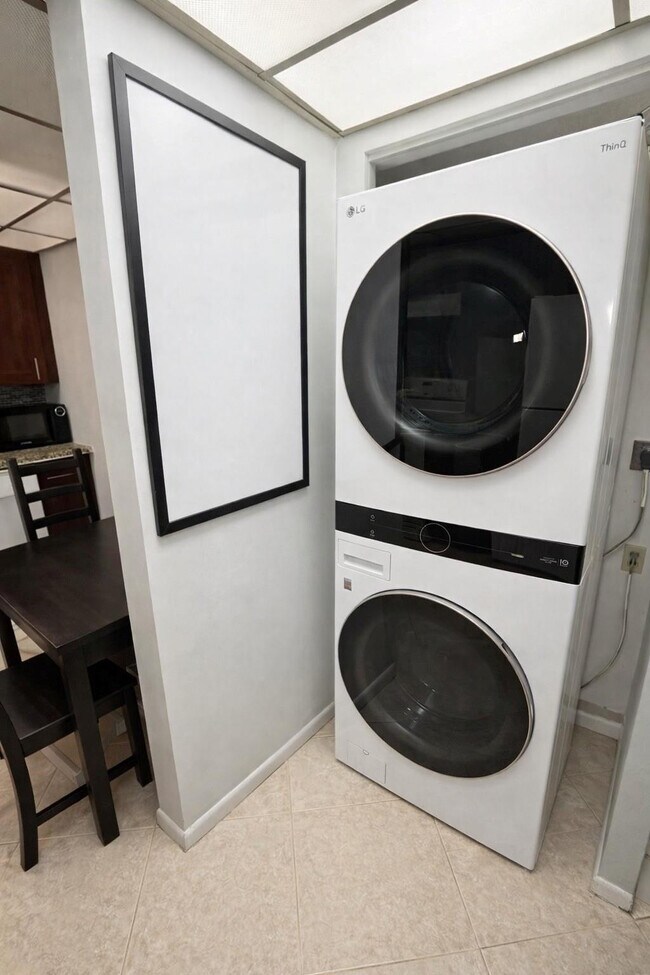 Photo - 737 SE 1st Way Unit 302