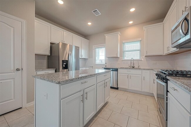 Building Photo - 7446 French Quarter Ct