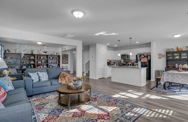 Photo - 211 Whittier St