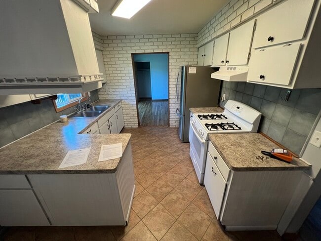 Photo - 11828 Monroe Cir NE