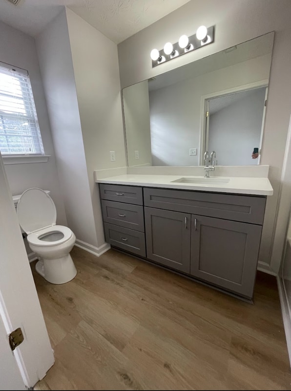 Photo - 660 Kenridge Way