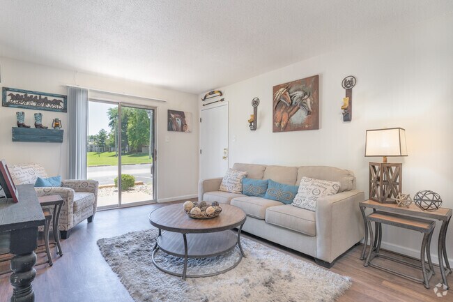 2BR, 1BA - 750SF