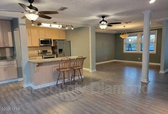 Photo - 215 Harris Ave