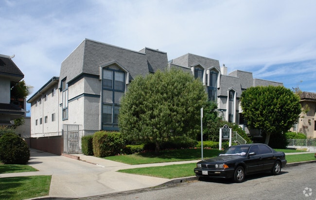 Lido Apartments - 3615 Watseka Ave