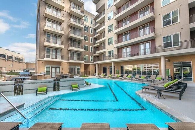 Photo - 1755 Wyndale St Unit b8