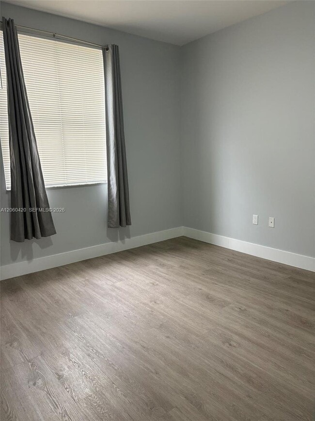 Photo - 2100 Greenview Shores Blvd